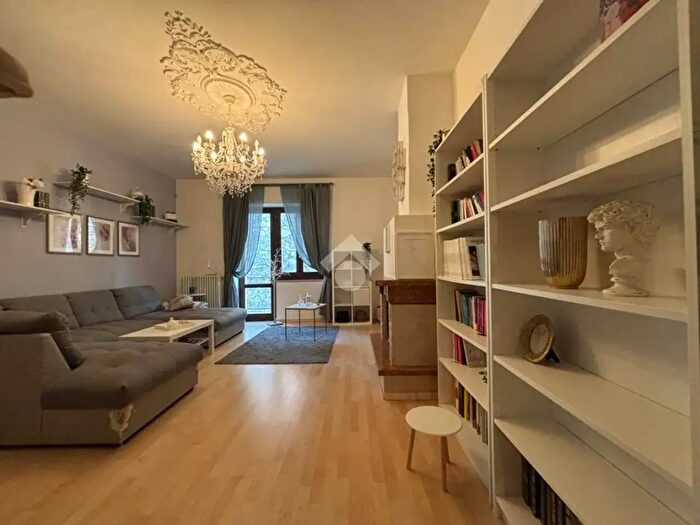 Casa con 6 locali in vendita in Via Borghetto, Notaresco