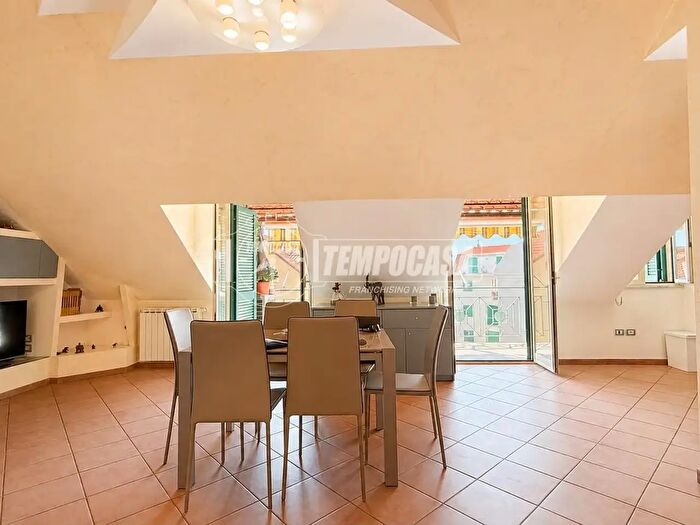 Appartamento quadrilocale in vendita in Via Antica Giardini Argen, Giugliano In Campania
