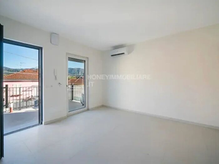 Appartamento bilocale in vendita in Via Camponesto, Sarzana