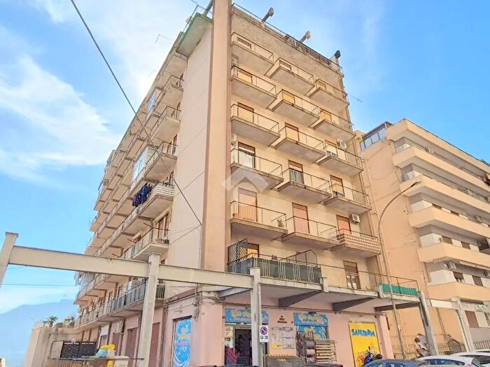 Appartamento con 5 locali in vendita in Via della Repubblica, Monreale