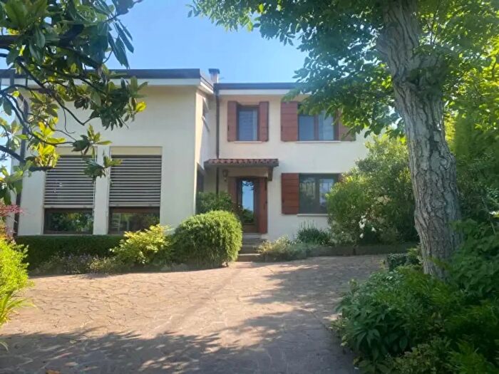 Casa con 6 locali in vendita in Teolo