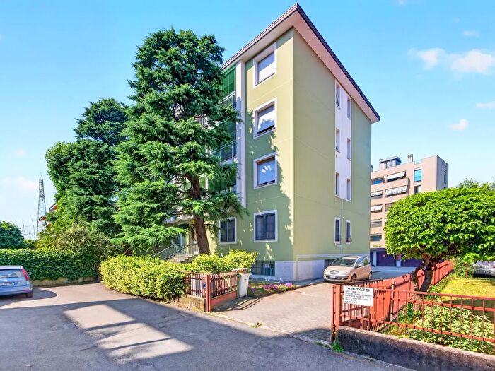 Appartamento trilocale in vendita in Via Giuseppe Giusti, Bollate