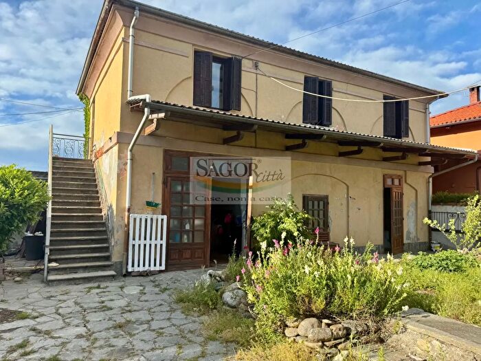 Casa con 5 locali in vendita in Strada Poirino, Pinerolo