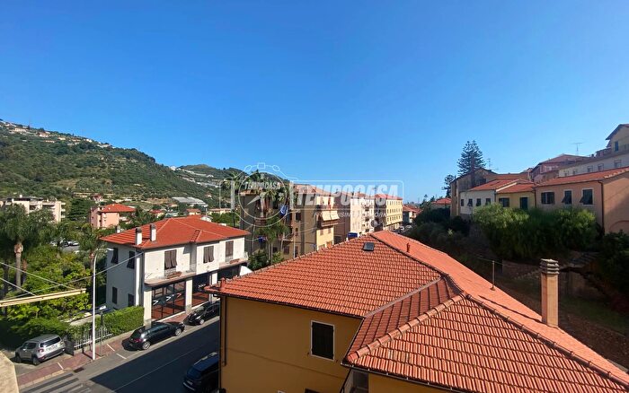 Appartamento quadrilocale in vendita in Via Goffredo Mameli, Taggia