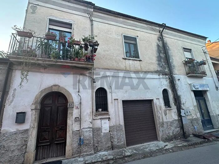Casa con 6 locali in vendita in San Leucio Del Sannio