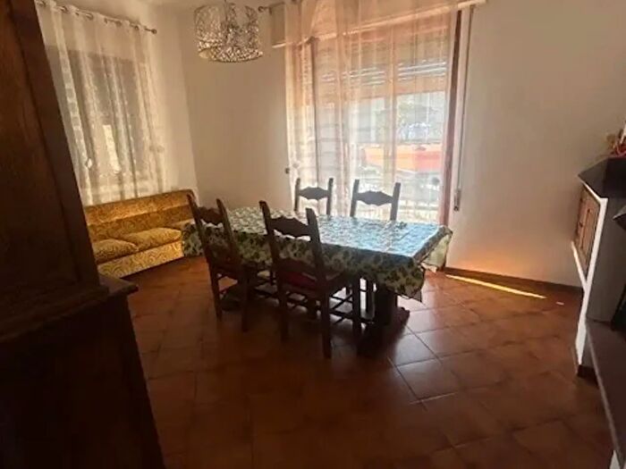 Appartamento con 9 locali in vendita in Camaiore