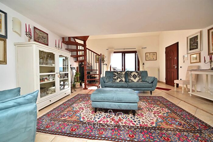 Casa con 7 locali in vendita in Nuoro, Nuoro