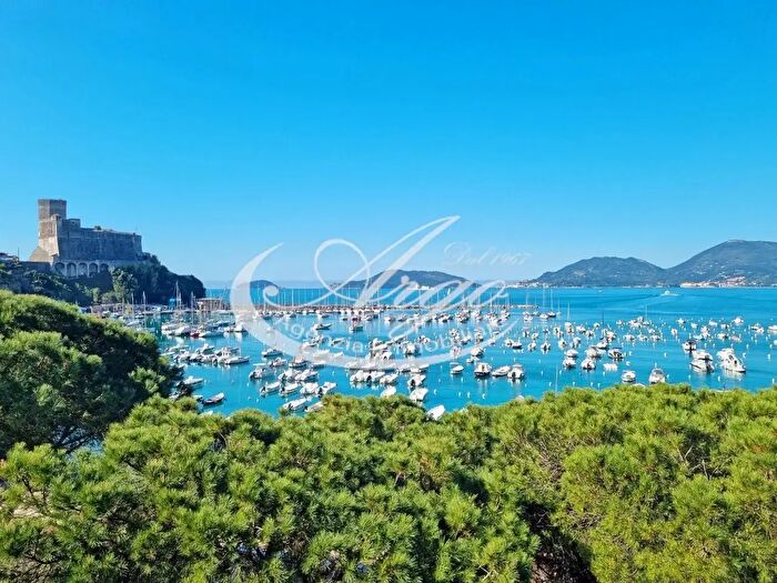 Appartamento quadrilocale in vendita in Lerici