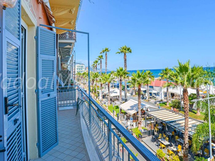 Appartamento trilocale in affitto in Via Giuseppe Garibaldi, Centro, Loano