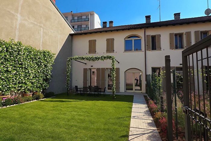 Casa quadrilocale in vendita in Via Ticino, Abbiategrasso