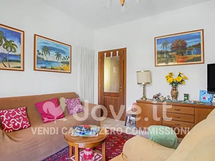 Appartamento bilocale in vendita in Via G Verdi, Cocquio Trevisago