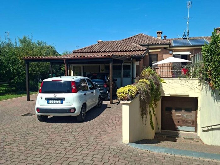 Appartamento bilocale in affitto in Via del Divino Amore, Frattocchie, Marino
