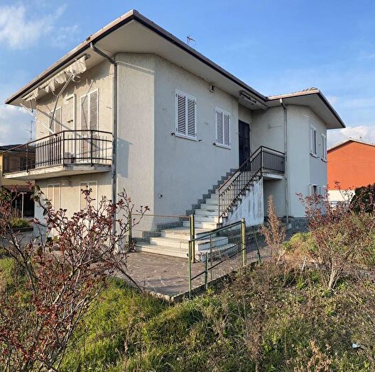Casa con 9 locali in vendita in Ottobiano
