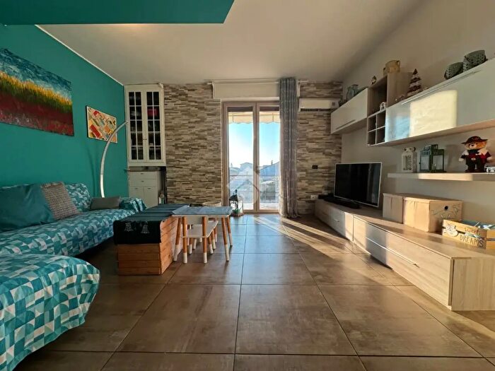 Appartamento quadrilocale in vendita in Via G Galilei, Cameri