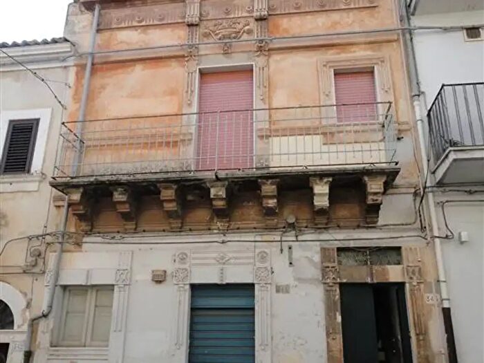 Casa con 8 locali in vendita in Ragusa