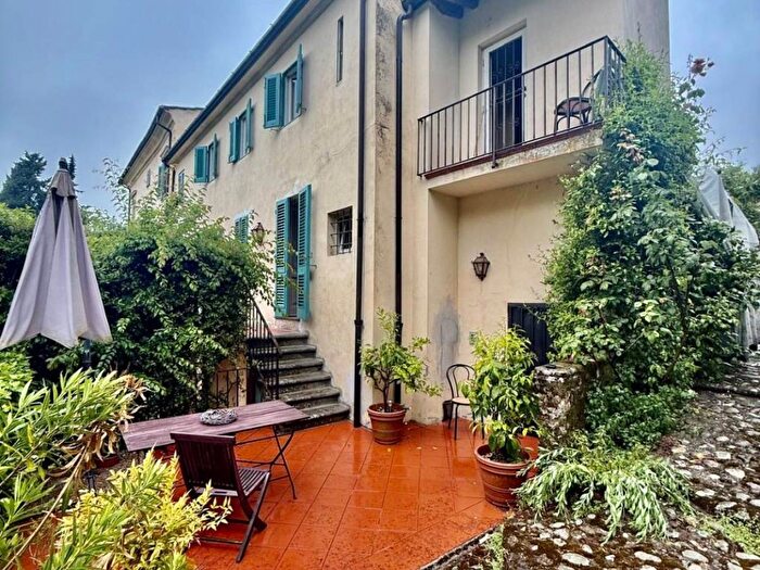 Casa trilocale in affitto in Via di Cocombola, Cerasomma, Lucca