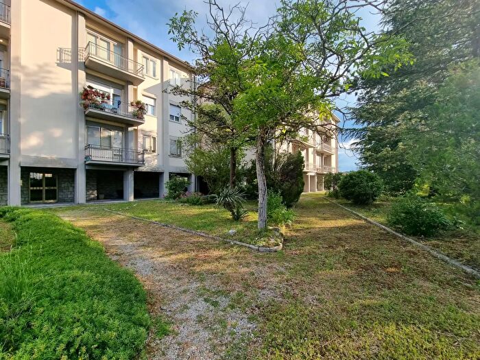 Appartamento con 6 locali in vendita in Via Goffredo Mameli, Gualdo Tadino