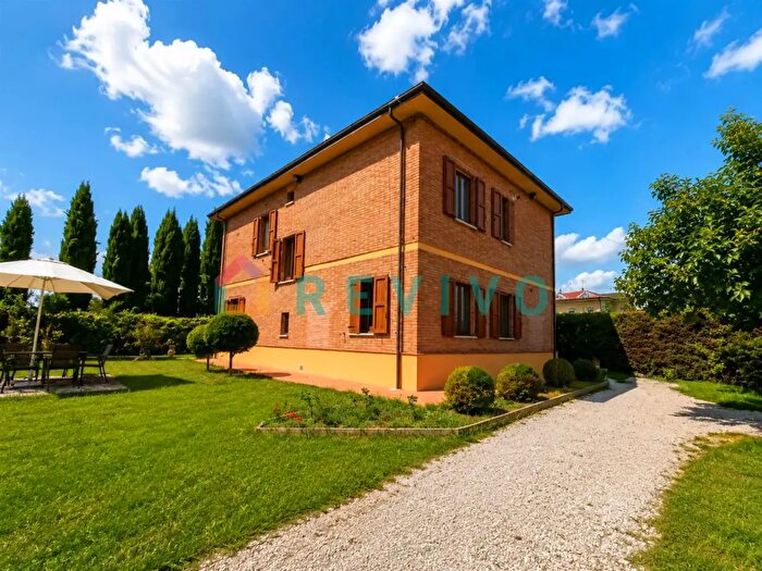 Casa con 9 locali in vendita in Montepulciano
