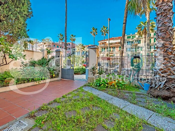 Casa quadrilocale in vendita in Piazza Eroi della Libertà, Bordighera