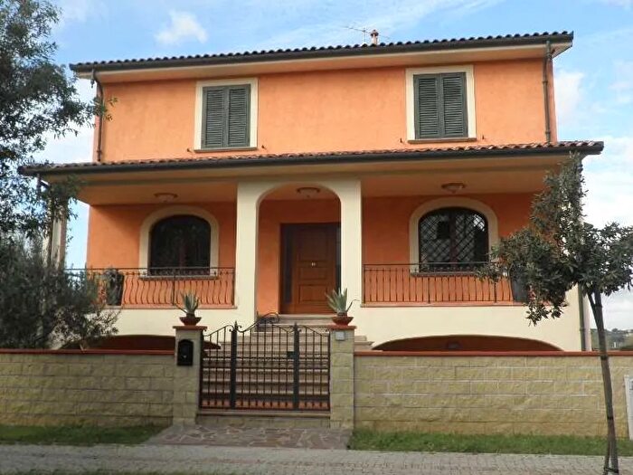 Casa con 10 locali in vendita in Montescudaio