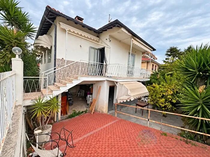 Casa con 5 locali in vendita in Via Aprile, Camporosso