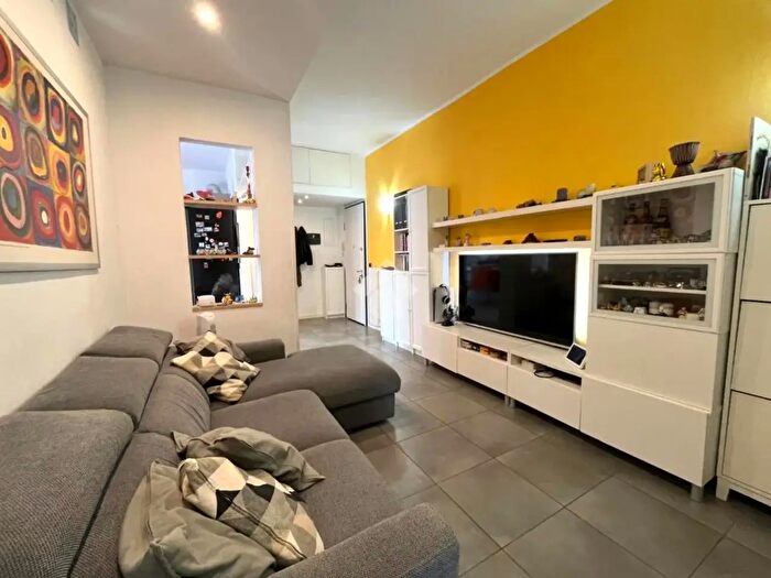 Appartamento trilocale in vendita in Via Enrico Cernuschi, Varese