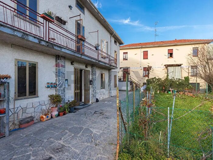 Casa trilocale in vendita in Via per Besnate, Gallarate