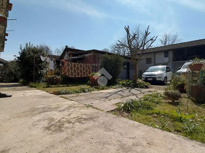 Appartamento con 6 locali in vendita in Strada Scrapotti, Pozzolo Formigaro