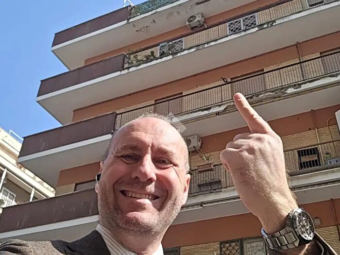 Appartamento trilocale in vendita in Via Ammiraglio Marzolo, Roma