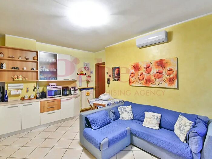 Appartamento trilocale in vendita in Piazza Roma, Mariano Comense