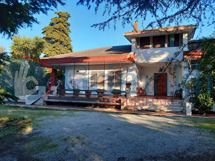 Casa con 5 locali in vendita in Via Beniamino Finocchiaro, Molfetta