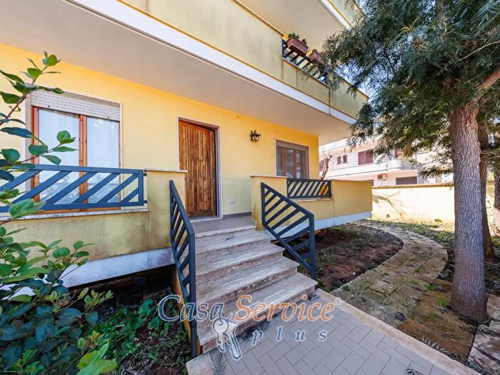 Casa con 5 locali in vendita in Via Pio La Torre, Parabita