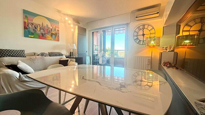 Appartamento trilocale in vendita in Via delle Rose, Legnano