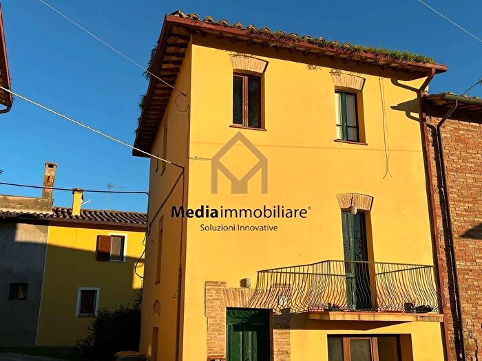 Casa con 6 locali in vendita in Vocabolo Palombaro, Marsciano