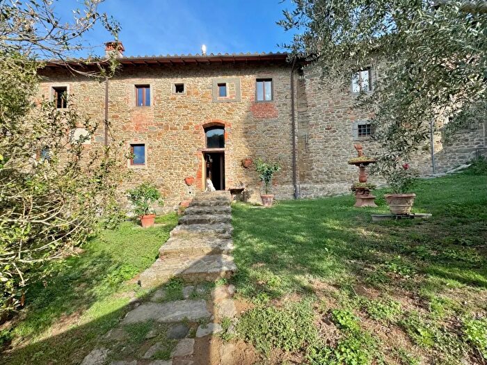 Casa con 10 locali in vendita in Via Vallombrosana Snc, Pelago