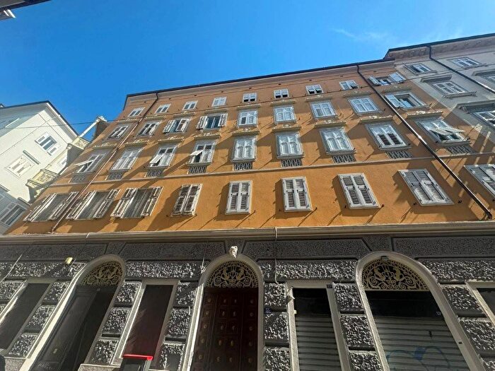 Casa trilocale in affitto in Via Francesco Crispi, Borgo Teresiano, Trieste