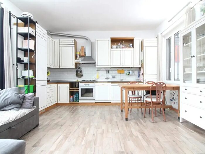 Casa trilocale in vendita in Via Lardirago, Pavia
