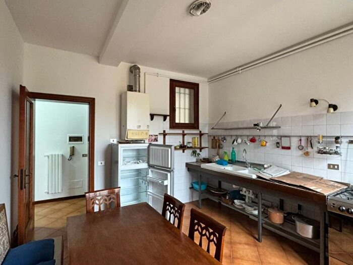 Appartamento trilocale in affitto in Via Santi Martiri, Centro, Mantova