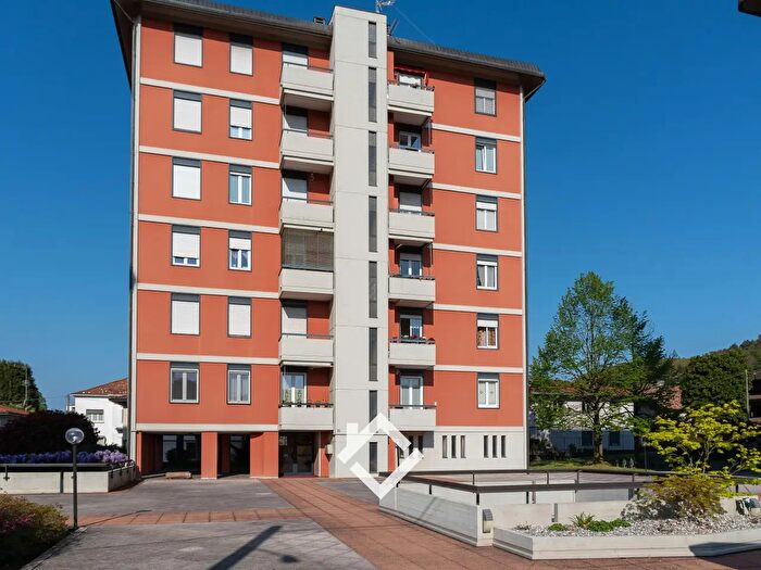 Appartamento quadrilocale in vendita in Via Piave, Sesto Calende