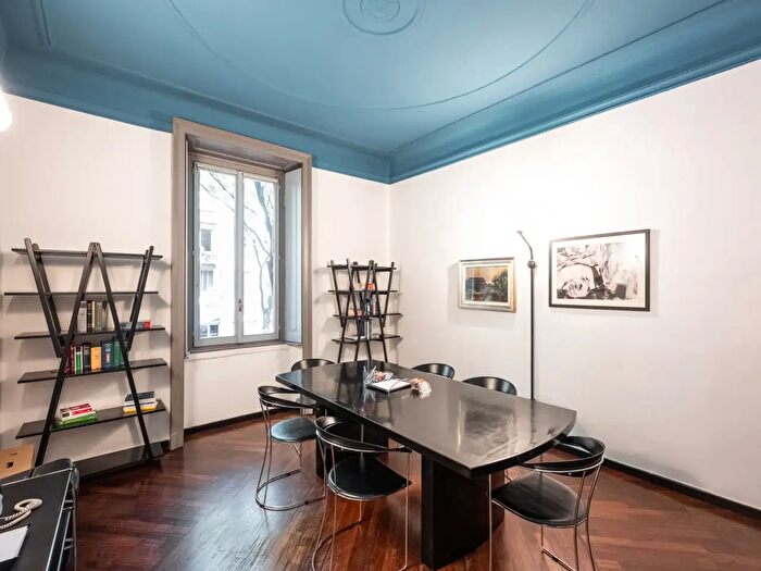 Appartamento con 5 locali in vendita in Viale Lombardia, Milano