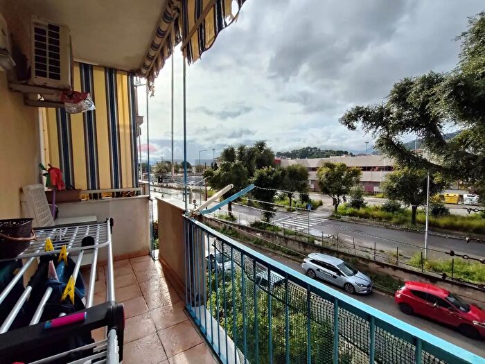 Appartamento quadrilocale in affitto in Via Castellana, Palermo