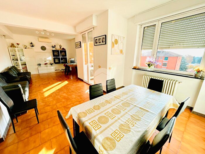 Appartamento quadrilocale in vendita in Via l Zuccoli, Monza