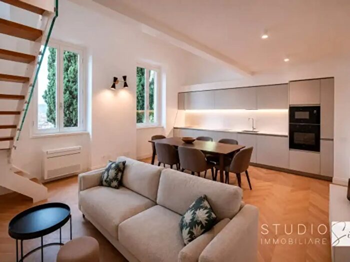 Appartamento quadrilocale in vendita in Lungarno Torrigiani, Firenze