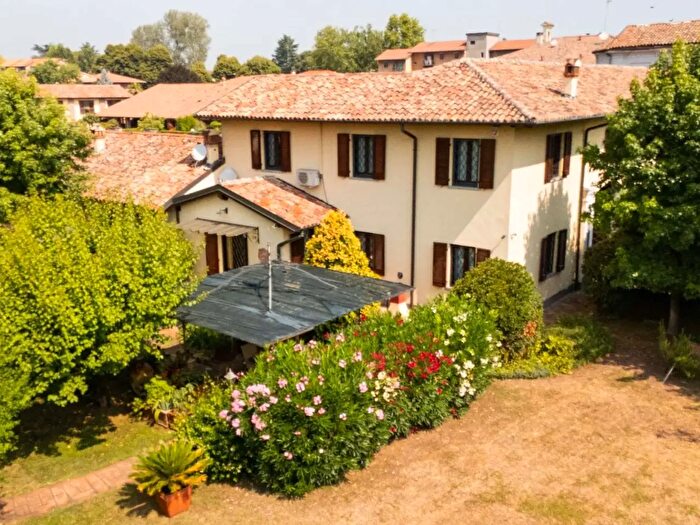 Casa quadrilocale in vendita in Pavia
