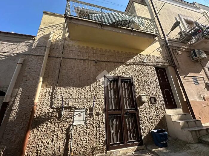 Appartamento bilocale in vendita in Via Gaetano Donizetti, Canosa Di Puglia