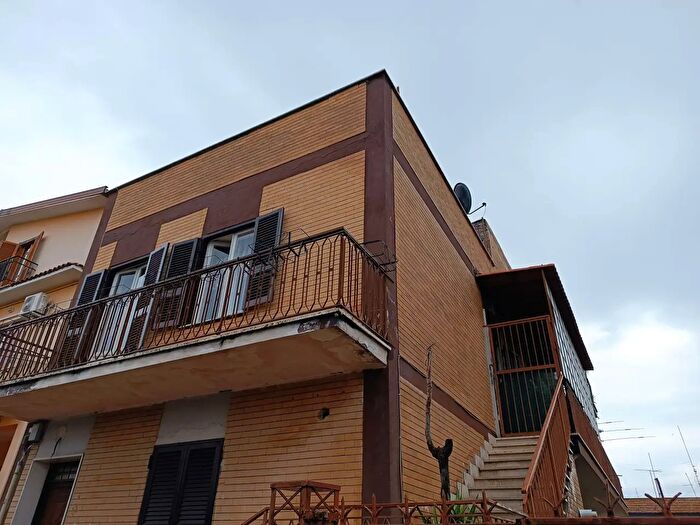 Appartamento quadrilocale in vendita in Via Vizzini, Roma