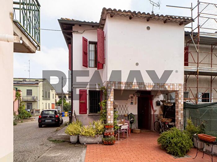 Appartamento trilocale in vendita in Strada Commenda, Parma