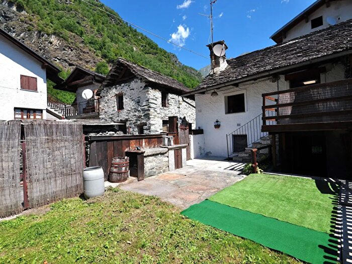 Casa trilocale in vendita in Via Sant'Anna, Antrona Schieranco