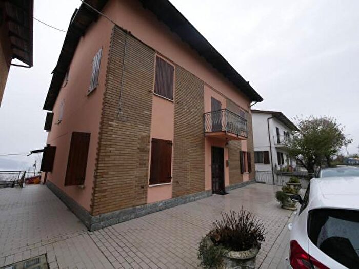 Casa con 6 locali in vendita in Via SerramazzoniPrignano, Serramazzoni