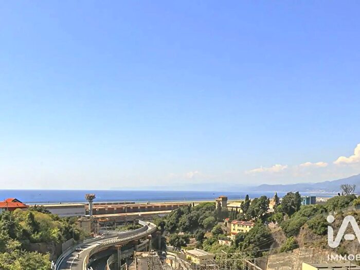 Appartamento quadrilocale in vendita in Via dei Sassanta, Genova